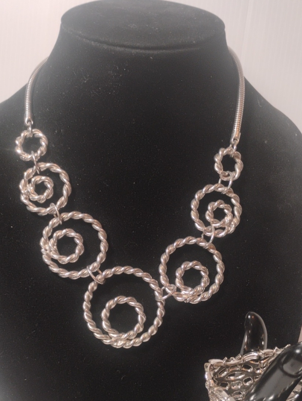 Georgeous Silver Necklace & Bracelet - Picture 3 of 6